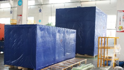 美國(guó)客戶訂購(gòu)的2臺(tái)自動(dòng)噴膠機(jī)已發(fā)貨！