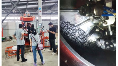 無(wú)錫汽車(chē)密封件客戶(hù)到訪，驗(yàn)收自動(dòng)滾噴機(jī)PR90