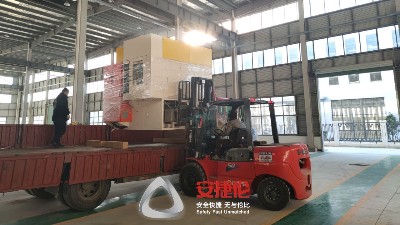 自動(dòng)噴膠機(jī)40型不愧是爆款，再發(fā)上海電梯橡塑配件客戶