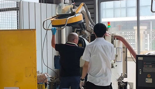 客戶打樣！浙江客戶密封件滾噴機打樣試噴