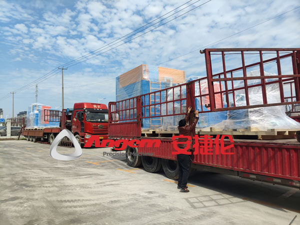 喜訊！順利向浙江客戶發(fā)了5臺智能自動化噴涂機(jī)縮徑設(shè)備
