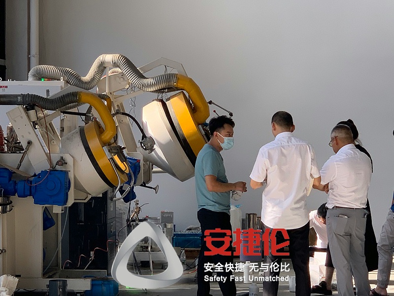 上?？蛻魠⒂^噴膠機(jī)、滾噴機(jī) (4)