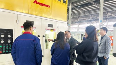 泰國客戶探秘安捷倫南通工廠 參觀橡膠減震噴膠機(jī)PZ20