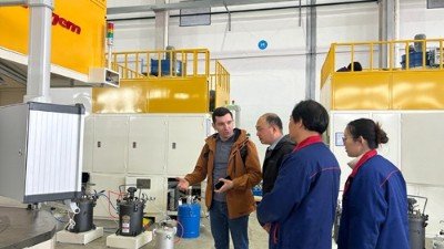 俄羅斯客戶來啦！探秘安捷倫智能自動(dòng)化噴膠機(jī)