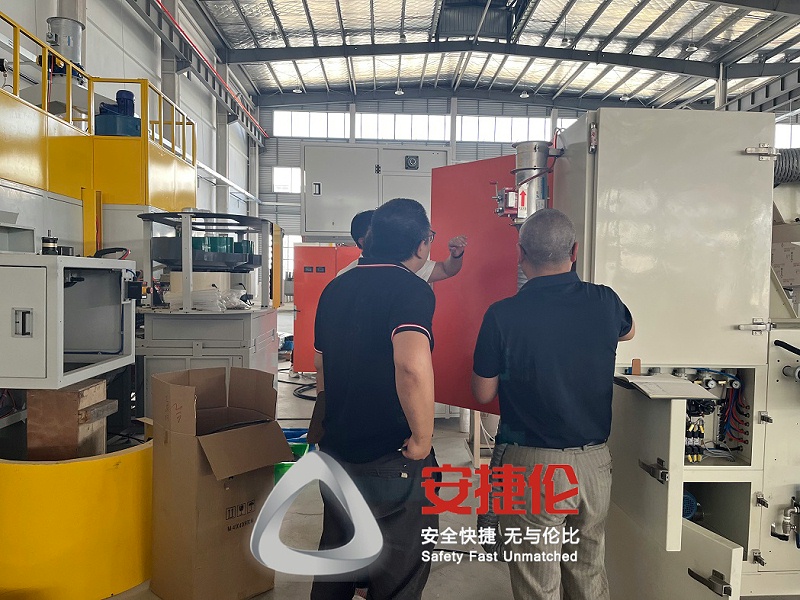 大連瑞進國際貿(mào)易客戶設(shè)備驗收 (3)