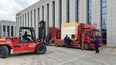 為安徽汽車零部件客戶順利交付一臺自動(dòng)噴膠機(jī)