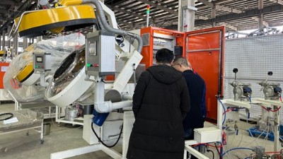 安捷倫喜迎四川橡塑客戶現(xiàn)場驗(yàn)收自動滾噴機(jī)
