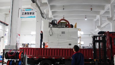 揚州客戶自動噴膠機發(fā)貨了，你也想要一臺嗎？
