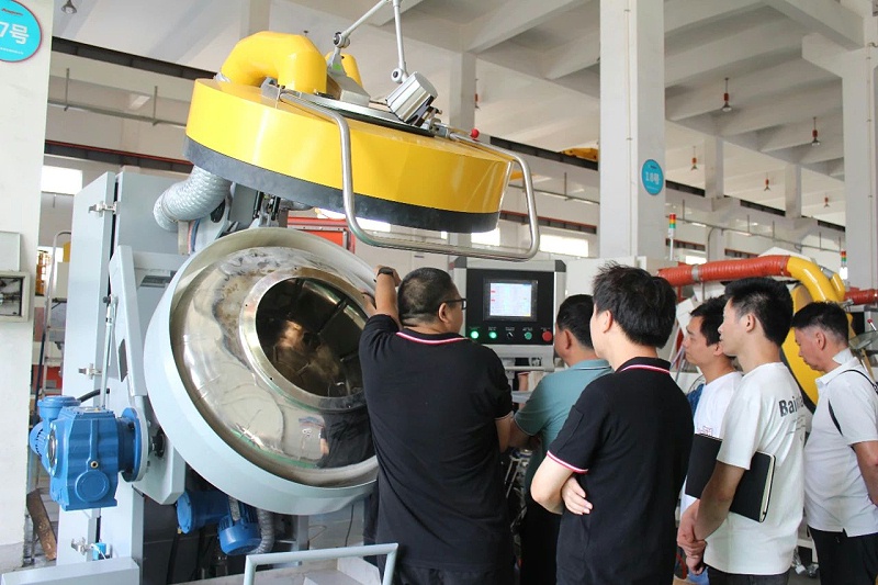 客戶驗(yàn)收自動(dòng)滾噴機(jī)