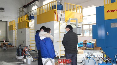 2021的第8天，客戶老板親自上門驗收，【ZP40自動噴膠機】