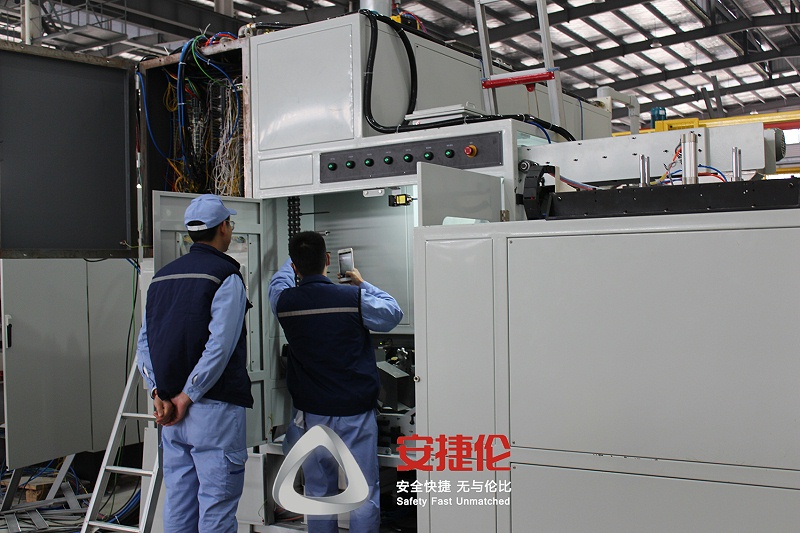 參觀自動(dòng)滾膠機(jī)東海橡塑1
