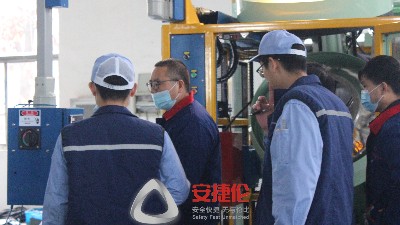 東海橡塑驗收自動滾噴機，門面擔當又為安捷倫完成一單！