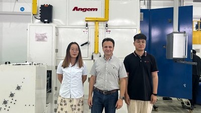 巴西橡膠減震客戶來訪考察噴膠機、浸膠機、涂膠機等設備
